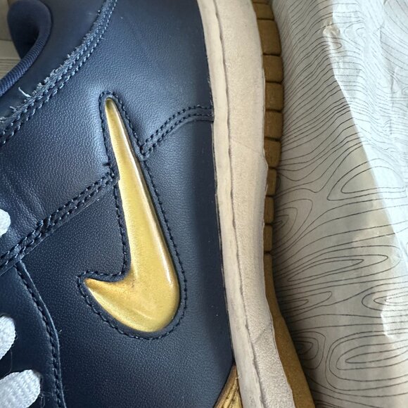 GENTLY USED Supreme x Nike Dunk SB Low QS 'Metallic Gold' - Picture 13 of 14